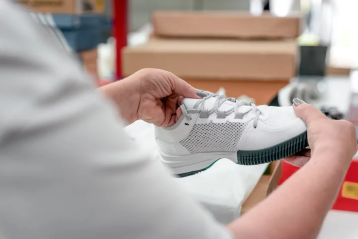 Plattling Print FineCom Logistics & Fulfilment Returns Quality Control Shoe